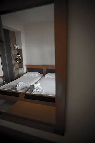 アパートホテル Garbis Villas & Apartments ロウダータ